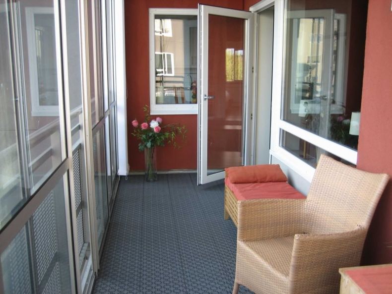 dver-na-balkon-steklyannaya