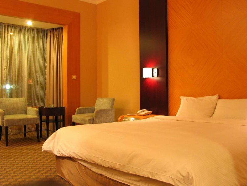 kak-pokrasit-stenyi-v-kvartire-03