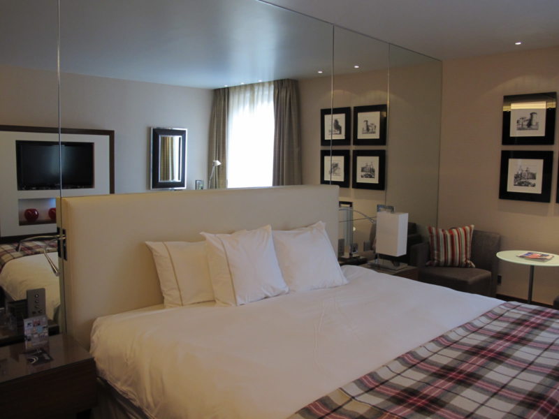 Квадратная спальня (30)