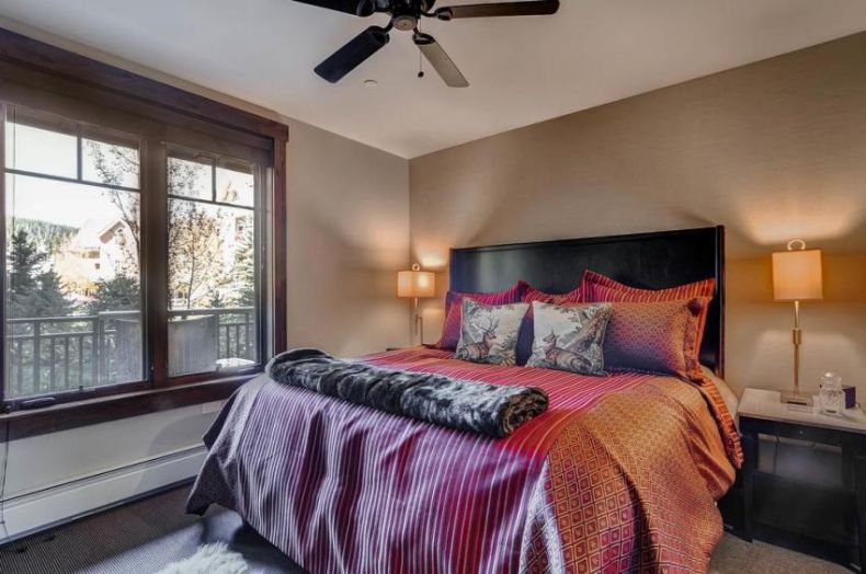 malenkaya-spalnya-dizajn-35