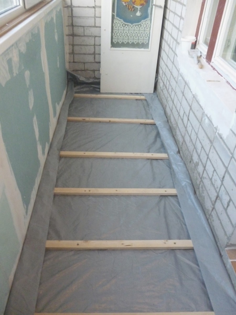 Uteplit-balkon-svoimi-rukami-21-768x1024