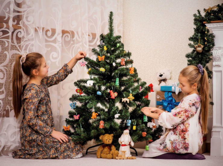 Как выбрать и украсить елку на Новый год 2022 + Советы по самостоятельному изготовлению