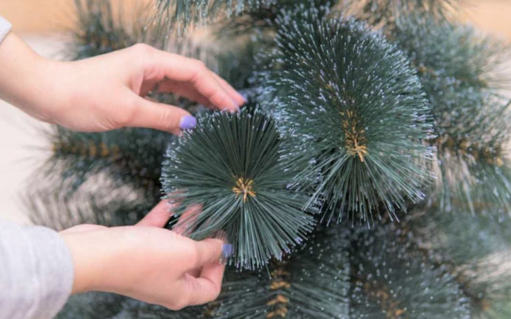 Как выбрать и украсить елку на Новый год 2022 + Советы по самостоятельному изготовлению