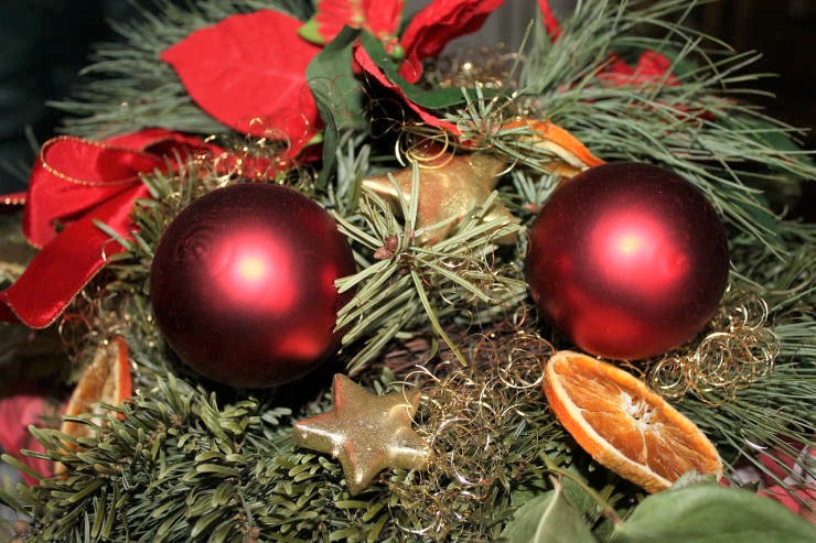 Как выбрать и украсить елку на Новый год 2022 + Советы по самостоятельному изготовлению