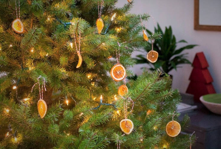 Как выбрать и украсить елку на Новый год 2022 + Советы по самостоятельному изготовлению