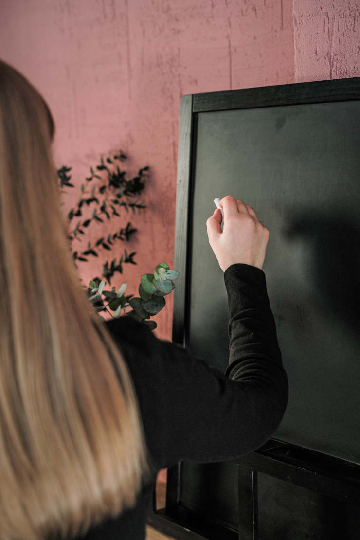 Как выбрать и украсить елку на Новый год 2022 + Советы по самостоятельному изготовлению