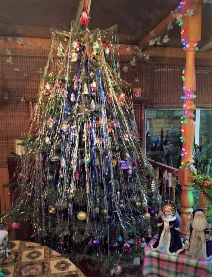 Как выбрать и украсить елку на Новый год 2022 + Советы по самостоятельному изготовлению